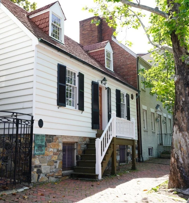 Replica of Washington's Town House.